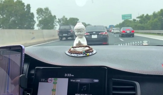 Lo tắc đường, nhiều người chọn trở lại Hà Nội vào ngày đi làm đầu tiên sau kỳ nghỉ lễ