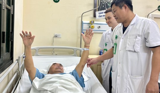 Phẫu thuật đồng thời hai đường mổ 'bóc' khối u tuyến yên đặc biệt hiếm gặp