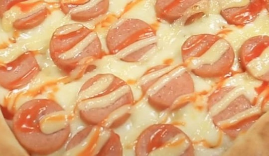 Bí quyết làm pizza xúc xích phô mai ngon như nhà hàng