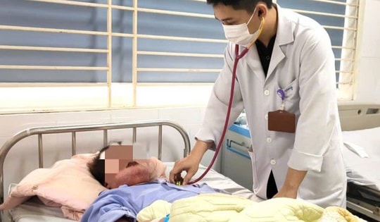 Tự mua thuốc cảm, giảm đau về uống, người phụ nữ phải nhập viện cấp cứu