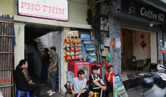 Người dân sinh sống trên 'đất vàng' hồ Hoàn Kiếm nói gì về việc sắp phải di dời?