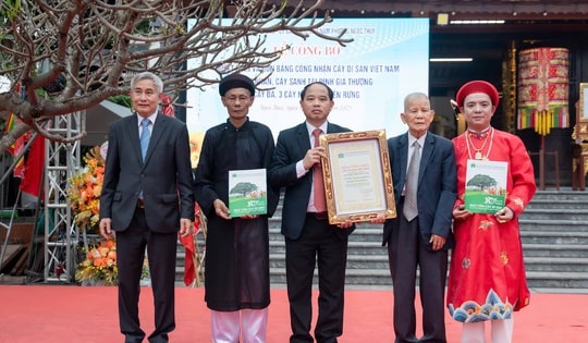 Lễ rước bằng di tích lịch sử đình Gia thượng và đền Rừng