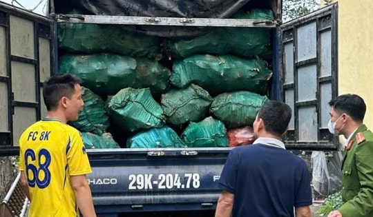 Sự thật kinh hãi trong thùng xe tải bốc mùi hôi thối