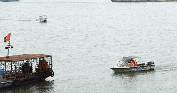 Theo chân Cảnh sát đường thuỷ áp sát, kiểm tra bất ngờ tàu thuyền trên sông Hồng