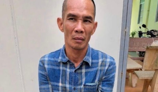 Kẻ 'ngáo đá' cầm dao dọa cắt cổ người dân