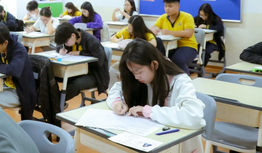 Chuyên gia lên tiếng về kết quả khảo sát lớp 12 Hà Nội: 'Không nên vội vã đổ lỗi'