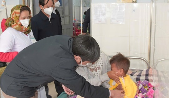 Huế gia tăng ca sốt phát ban, hỗ trợ điều trị sởi cho bệnh nhân Lào