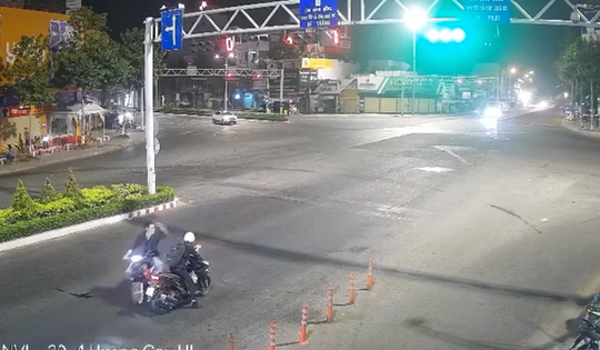 Bắt giữ nam thanh niên dùng vật nhọn đâm nhiều người dừng đèn đỏ