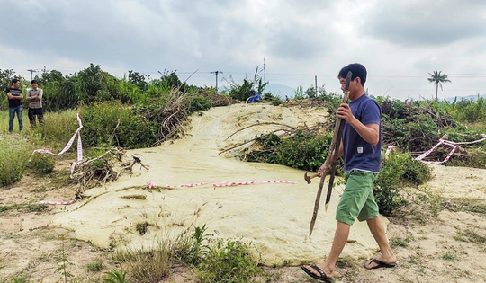 Bùn phun trào sau nứt đất ở Phú Yên có độc không?