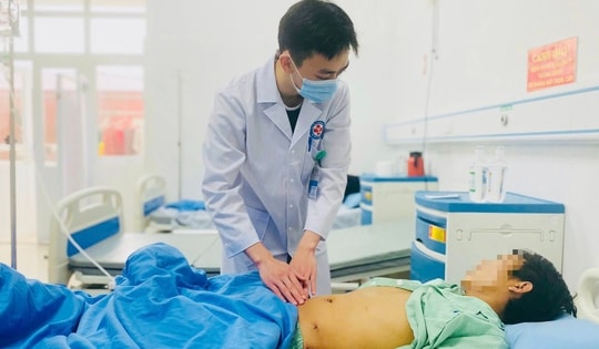 Nam thanh niên bị thủng ruột non vì cây đổ vào bụng