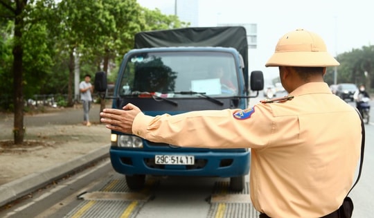 CSGT nêu cách xử lý xe quá tải 'nhanh và gọn'