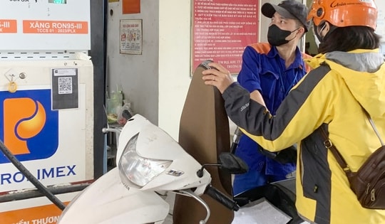 Giá xăng giảm mạnh, RON95 còn 19.207 đồng/lít