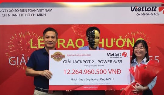 Mua Vietlott trong lúc chờ con tan học, người đàn ông bất ngờ nhận tin ‘đổi đời’