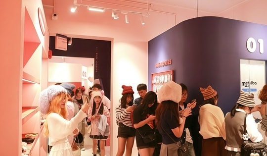 PhotoBooth –  trào lưu giữ kỷ niệm vẫn 'gây sốt' giới trẻ Hà Nội