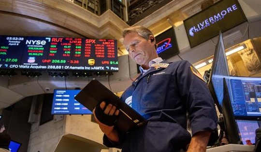 Phố Wall: Thất vọng đến vỡ òa và trở lại lo lắng trước thuế quan đối ứng của Tổng thống Trump