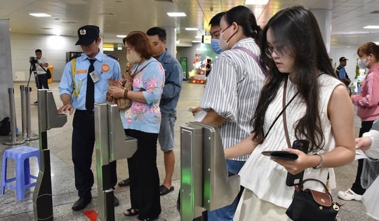 TPHCM phát hành thẻ thanh toán liên thông Metro và xe buýt