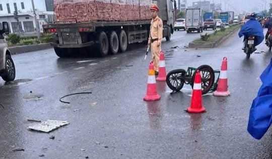 Va chạm với ô tô, nam thanh niên đi xe máy tử vong