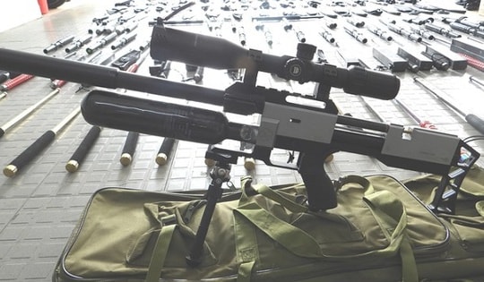 Thu giữ hàng trăm loại vũ khí thô sơ khi triệt phá đường dây làm giấy tờ giả liên tỉnh