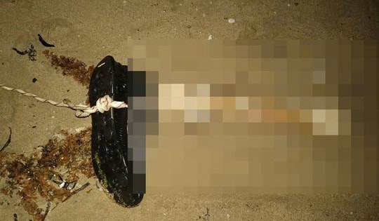 Rùng mình đoạn xương chân còn mang giày trôi dạt vào bờ biển Ninh Thuận