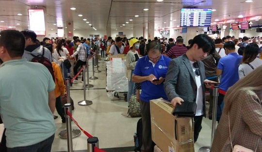 Giá vé máy bay dịp 30/4 - 1/5 tăng mạnh, đắt nhất gần bằng 1 chỉ vàng