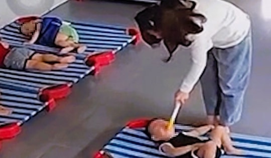 Công an điều tra vụ bảo mẫu đánh đập, dùng vật cứng chọc vào miệng trẻ