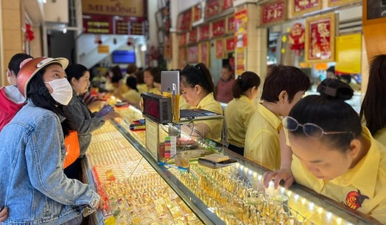 Có nên vay mượn tiền để lướt sóng vàng?