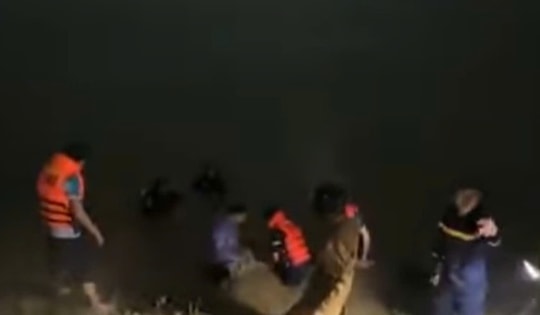 Hai nam sinh đuối nước thương tâm sau khi đá bóng