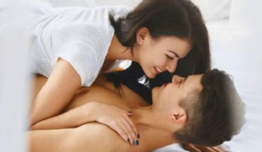 Những dấu hiệu cơ thể tiết lộ sự hứng thú và khát khao