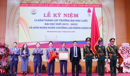 Trường Đại học Luật, Đại học Huế đón nhận Huân chương Lao động Hạng Ba