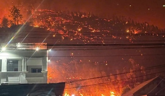 Xảy ra 2 đám cháy rừng trong đêm, Quảng Ninh huy động hàng trăm người dập lửa