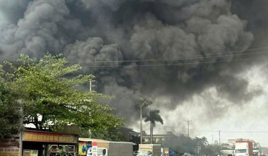 Cháy lớn ở nhà máy sản xuất và chế tạo nông cụ Hải Dương