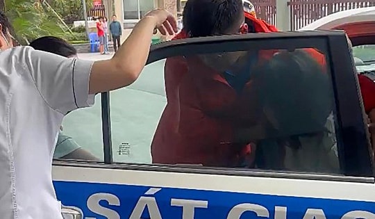 Vỡ ối giữa cao tốc, sản phụ được CSGT chở đi viện bằng xe đặc chủng