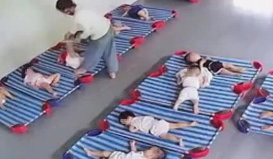 Vụ trẻ 20 tháng tuổi bị bảo mẫu bạo hành: Bộ Y tế đề nghị xử lý nghiêm đối tượng có hành vi vi phạm quyền trẻ em