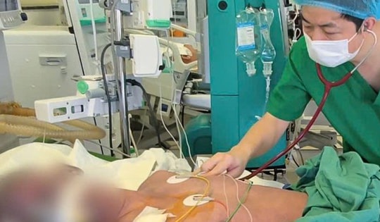 Người đàn ông 49 tuổi nguy kịch, tiên lượng tử vong sau khi ăn lòng lợn