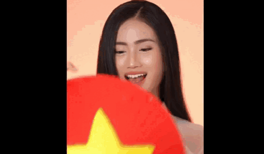 Video 'biến hình' của Ý Nhi thu hút triệu view