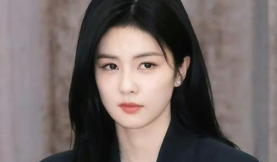 "Bạn gái công chức" đẹp nhất Trung Quốc hiện tại: Nhan sắc phong thần lên thẳng Hot Search