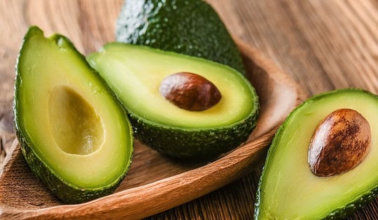 Cách dễ nhất bảo quản bơ chín không thâm đen và cách làm bơ xanh nhanh chín