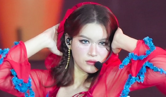 Sao nữ nhà giàu trong show 'Chị đẹp đạp gió' hát, nhảy, đánh trống 'bằng cả tính mạng' tại concert