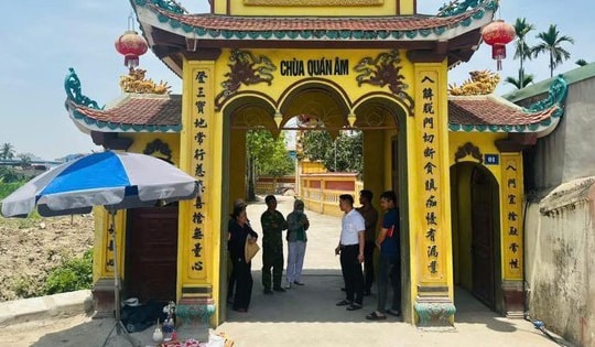 Xót xa, thi thể bé gái sơ sinh được phát hiện ở cổng chùa