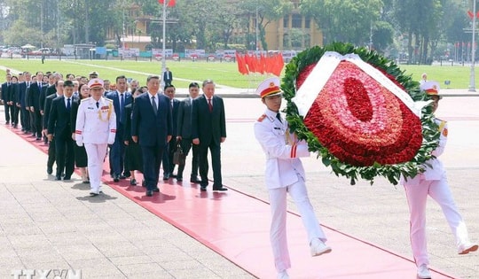 Tổng Bí thư, Chủ tịch nước Trung Quốc Tập Cận Bình vào Lăng viếng Chủ tịch Hồ Chí Minh