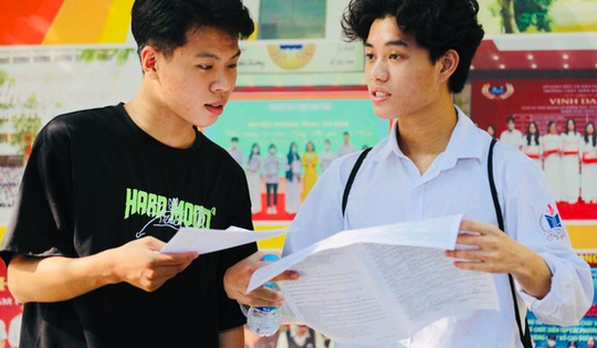 Sĩ tử 2K7 'bỏ túi' ngay hướng dẫn đăng ký thi tốt nghiệp THPT 2025 trực tuyến