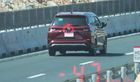 Tài xế đi chậm trên cao tốc để 'tiết kiệm xăng', 'ngắm cảnh'... bị xử phạt