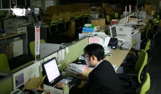 Đặt lại câu hỏi: Vì sao nhiều Gen Z thà 'ăn bám bố mẹ' cũng không muốn làm việc 8 tiếng 1 ngày?