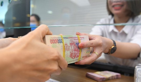 Ngân hàng có lãi suất cao nhất thị trường khi gửi tiết kiệm 6 tháng: Gửi tiết kiệm 200 - 500 triệu đồng chênh lãi ra sao?