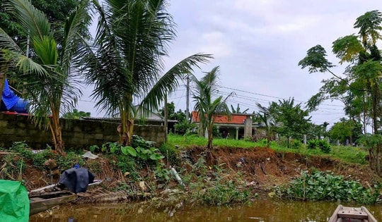 Nhiều điểm sạt lở bờ sông Quảng Trị cần khắc phục khẩn trước mùa mưa bão