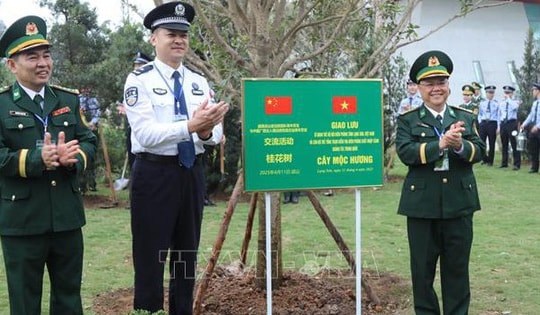 Bắt đầu các hoạt động tại Giao lưu hữu nghị quốc phòng biên giới Việt Nam - Trung Quốc lần thứ 9