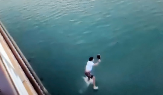 Quảng Ninh: Xác minh vụ du khách chơi pickleball trên boong tàu du lịch vịnh Hạ Long