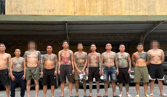 Hà Nội: Triệt phá băng nhóm cho vay nặng lãi, tàng trữ vũ khí quân dụng