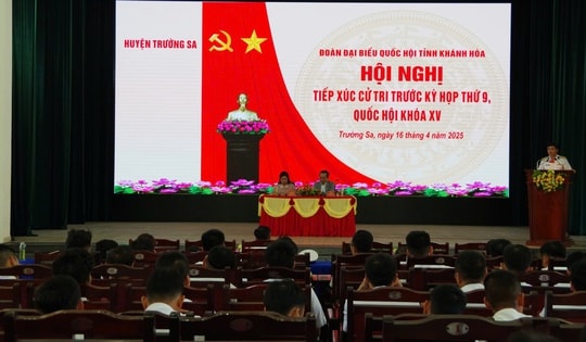 Đoàn đại biểu Quốc hội tỉnh Khánh Hòa tiếp xúc cử tri ở Trường Sa