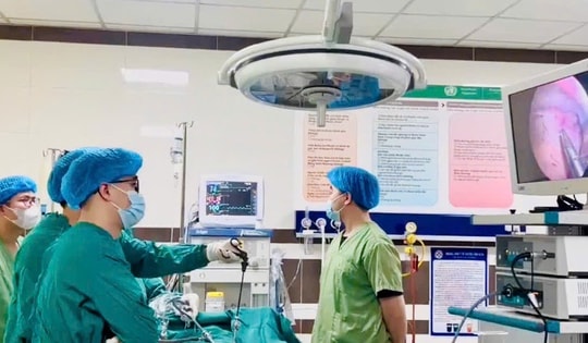 Bé gái 9 tuổi ở Phú Thọ mắc thoát vị bẹn